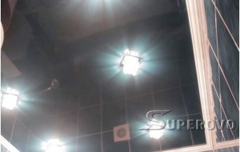 Натяжной потолок в ванную цветной глянец одноуровневый до 7 кв.м в Барановичах 